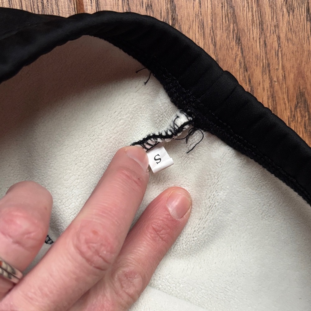 Soft. Clouds Classic Black Lined Leggings 1st layer - Picture 4 of 9